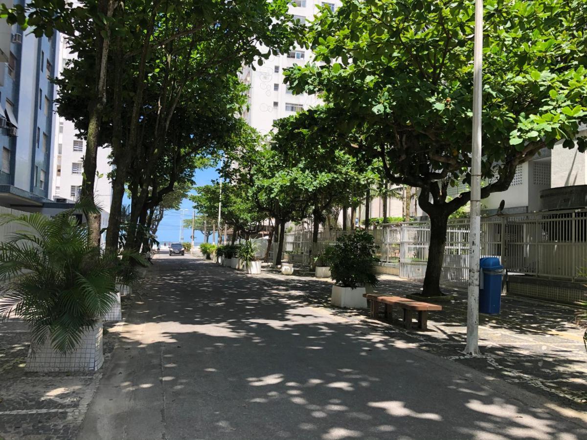Apto Aconchegante: Beachfront Comfort with BBQ & Daily Cleaning Guaruja Exterior photo