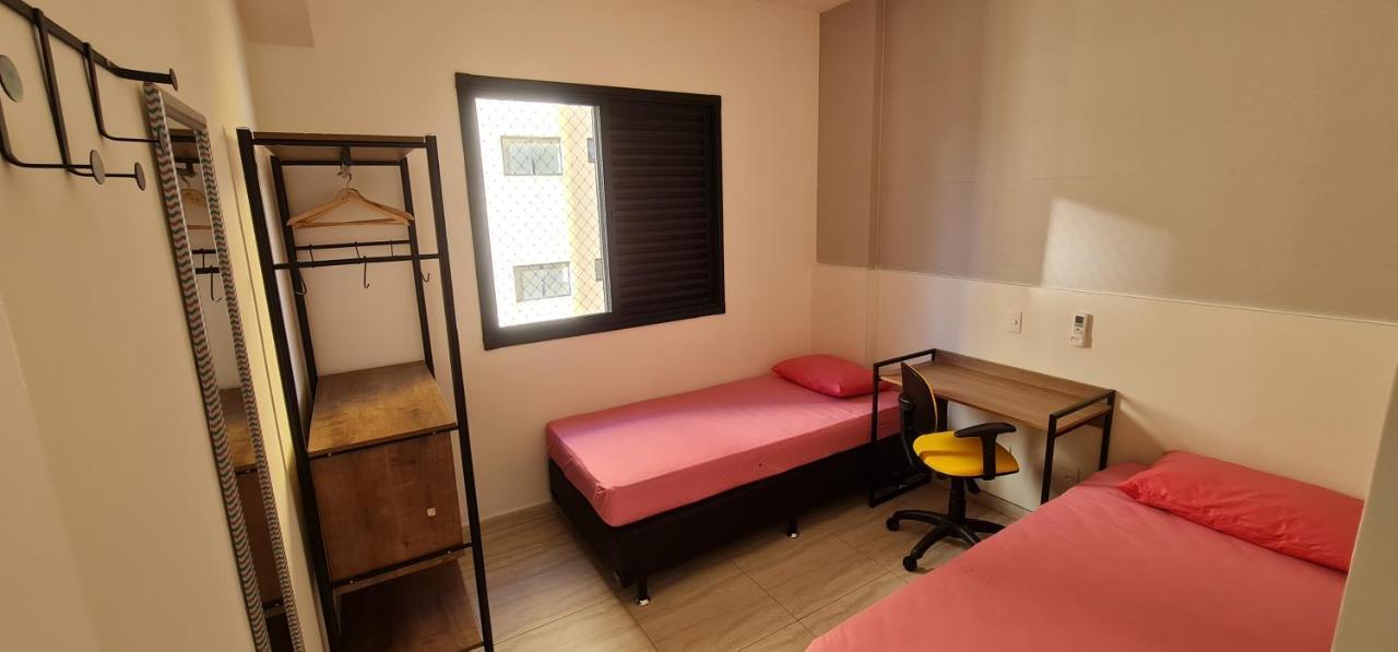 Apto Aconchegante: Beachfront Comfort with BBQ & Daily Cleaning Guaruja Exterior photo