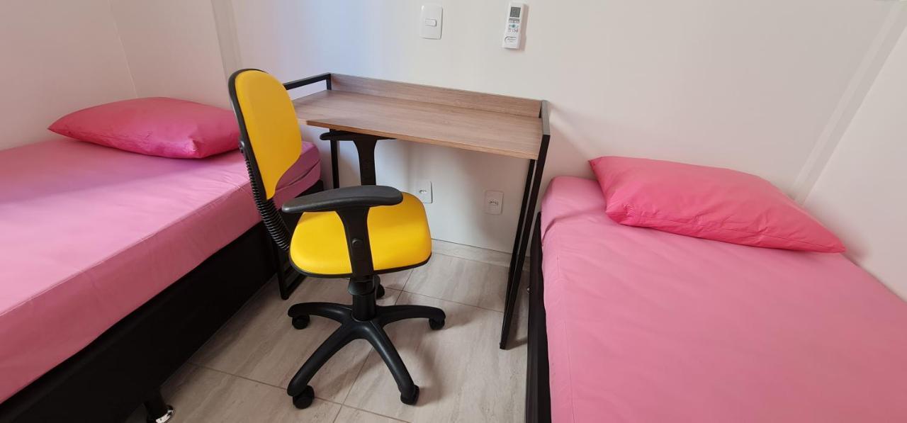 Apto Aconchegante: Beachfront Comfort with BBQ & Daily Cleaning Guaruja Exterior photo